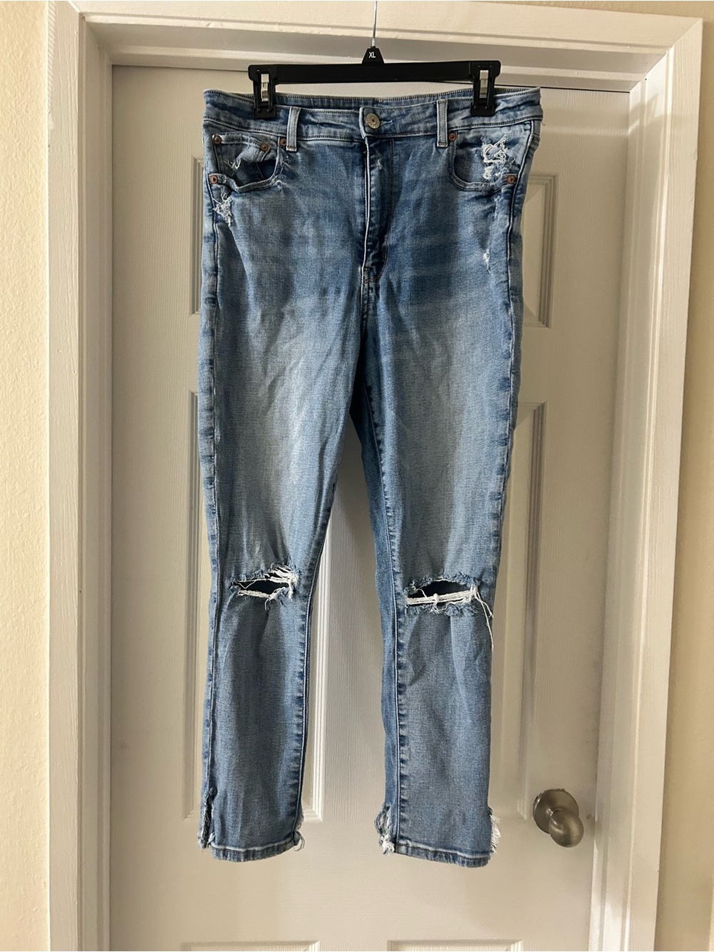 American Eagle Outfitters Light Blue Distressed Skinny Jeans